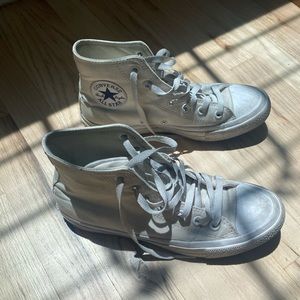 Converse High Tops - Size 8 women’s / Size 6 men’s